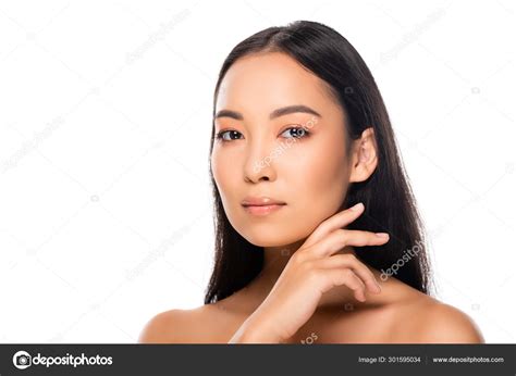 Belle Femme Nue Asiatique Touchant Visage Propre Isolement Sur Blanc