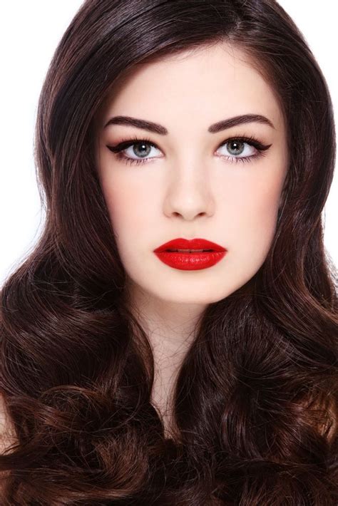 Fierce Natural Look How To Rock Red Lips Eyeshadow For Green Eyes