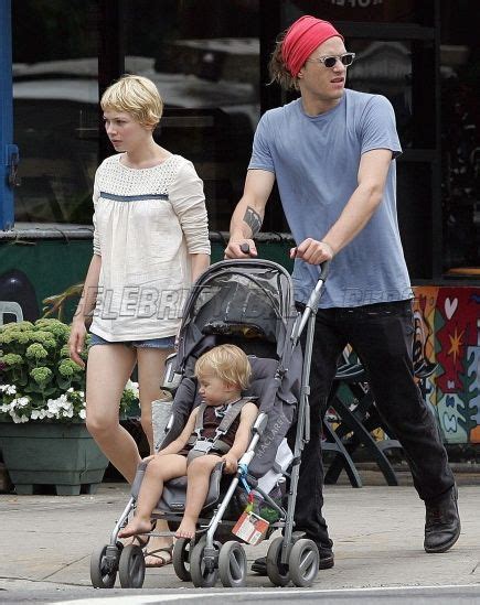 Heath Ledger Michelle Williams And Matilda Out For A Walk Movies