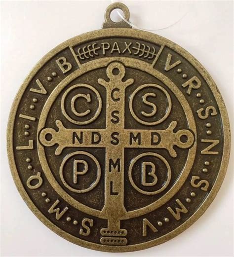 Medalla De San Benito Significado Y Curiosidades
