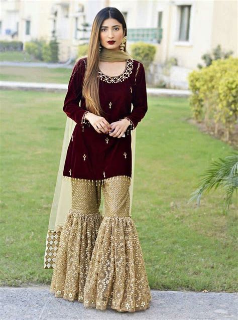 Gold And Velvet Gharara Pakistani Wedding Outfits Pakistani Fashion