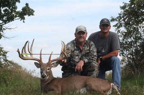 Xtreme Whitetail 3 Day Whitetail Deer Hunt For Two Hunters In Missouri