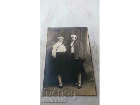 Снимка Две жени с юнашки униформи Стари снимки Изделия от хартия balkanauction