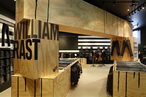 Pin By Leana Shefman On Retail And Exhibition Retail Design Retail