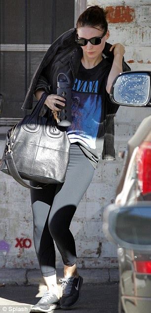 Rooney Mara Rocks A Nirvana T Shirt As She Works Up A Sweat At A Dance Class Daily Mail Online