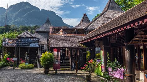 15 Must-Visit Attractions in Kuching, Malaysia