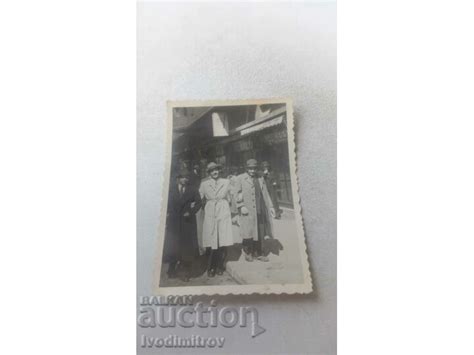 Снимка София Трима мъже на разходка Стари снимки Изделия от хартия balkanauction