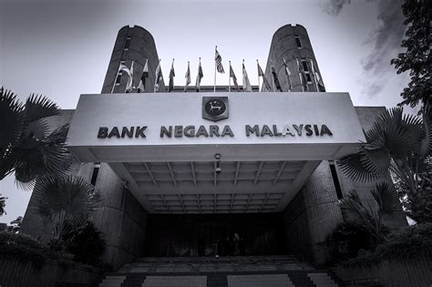 Established in 1959, the statutory body's primary purpose is to act as the government's banker and advisor, develop and implement monetary policies, issue currency, as well as regulate the country's payment system and financial institutions. Transaksi Melebihi RM25,000 Wajib Lapor Kepada Bank Negara ...