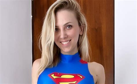 Linda Anastasiia Zhurbenko Enamora Con Cosplay De Supergirl