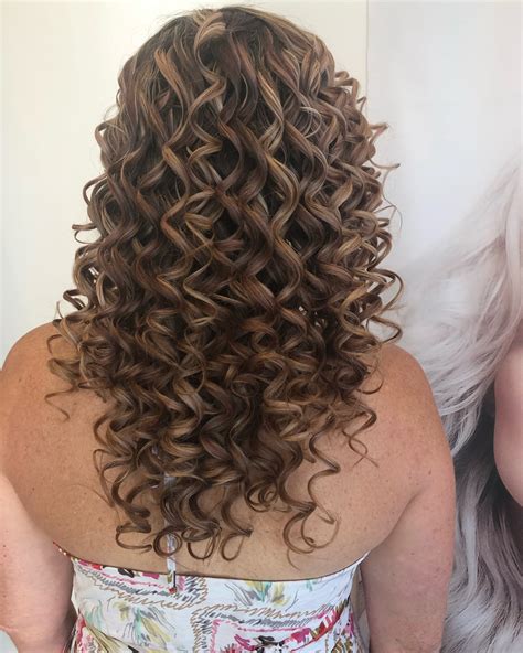 28 Cute Long Curly Hairstyles For 2021 Easy Curly Hair Ideas
