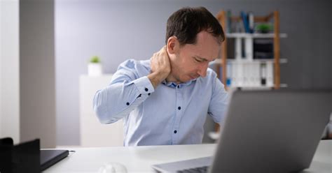 Top 3 Natural Ways To Treat Chronic Neck Pain