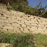 Ob im garten oder für den hausbau, mauersteine aus beton eignen sich hervorragend für das errichten von stabilen mauern. Schöne Mauersteine für den Gartenbau bei Kemmler kaufen