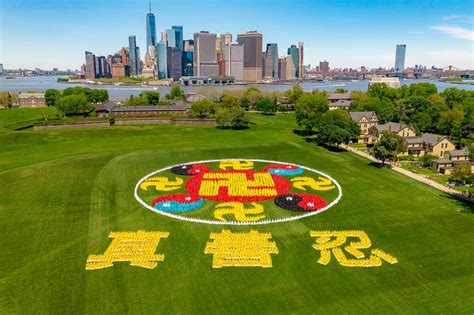 Falun Gong Practitioners Formation Of Large Falun Emblem In New York