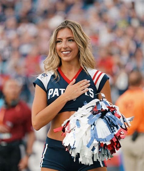 Sexy Pics On Twitter New England Patriots Cheerleader Julia Rossi