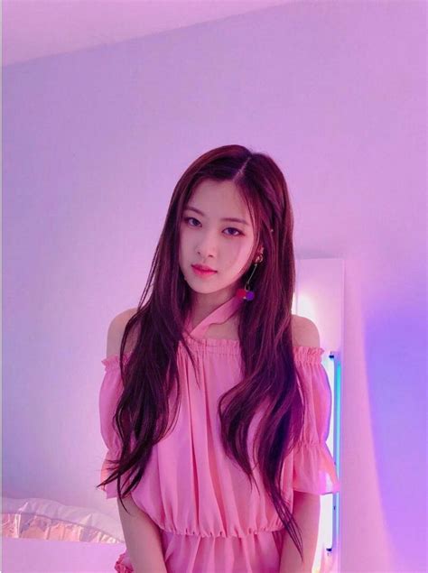 Jisoo , jennie , rosé , and lisa. Black Pink Rose - Member Profile, Facts, Ideal Type, etc ...
