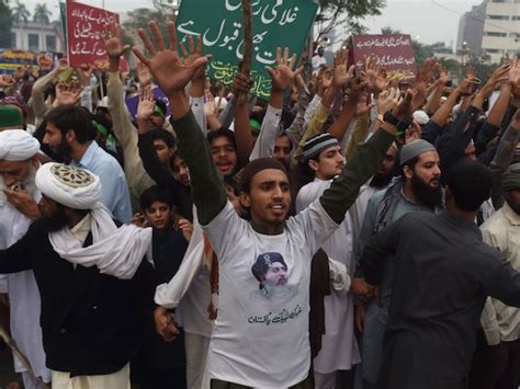 Pakistan Shuts Down Phone Service On Day 3 Of Asia Bibi Protests