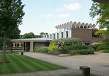 Fitzwilliam College, Cambridge (1963) Denys Lasdun | Building exterior ...