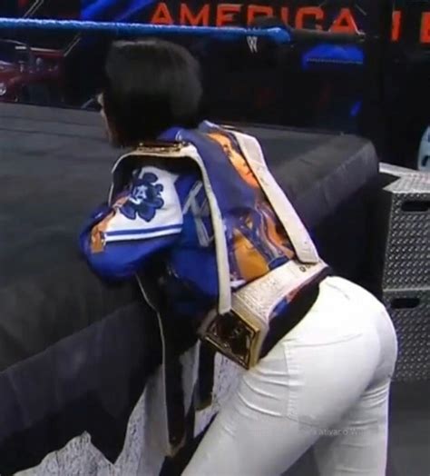 love her ass in jeans r bayleybooty