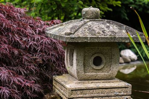 Das fehlende wasser in diesem steingarten als sonderform des japanischen gartens wird durch kies und sand verkörpert. Japanischer Garten & Zen-Garten anlegen - Bilder & Tipps
