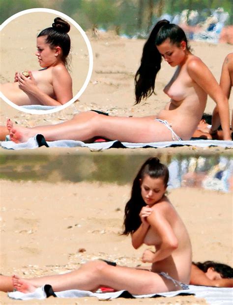 Adriana Torrebejano En Topless En La Playa De Chipiona Jaquemateateos