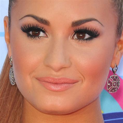 Demi Lovato Makeup Bronze Eyeshadow And Pale Pink Lipstick Steal Her Style