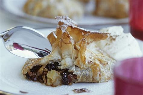 Filo Pastry Parcels With Mincemeat Filling