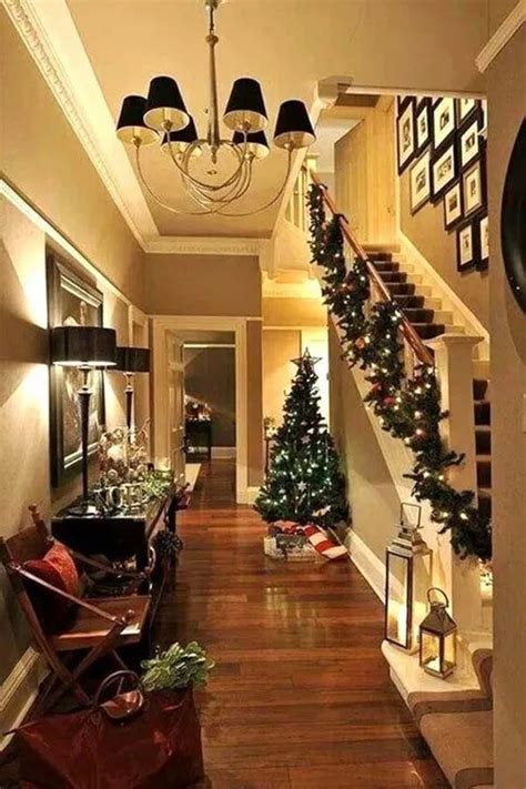 10 Decorating Hallway For Christmas Decoomo