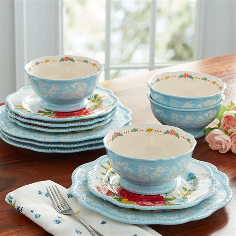 The vintage floral design has a quaint flea market feel that brings a little country charm to both casual everyday dining as well as formal occasions. Sweet Rose! in 2020 | Pioneer woman dinnerware, Pioneer ...