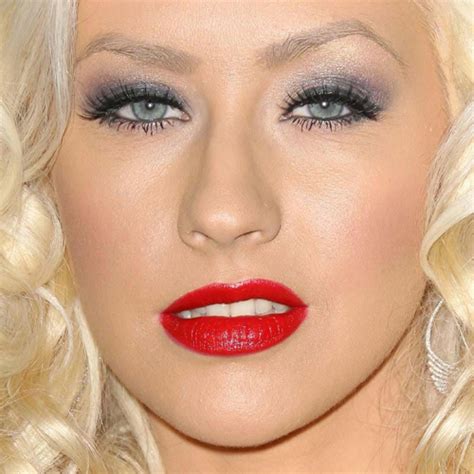 Christina Aguilera S Makeup Photos And Products Steal Her Style