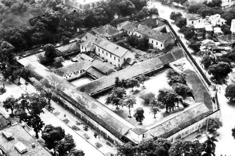 Nhà tù Hỏa Lò Di tích lịch sử nổi tiếng Hà Nội Justfly vn