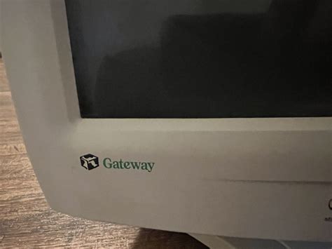 Gateway EV700AA 17 CRT Computer Monitor 1280 X 1024 VGA Great For