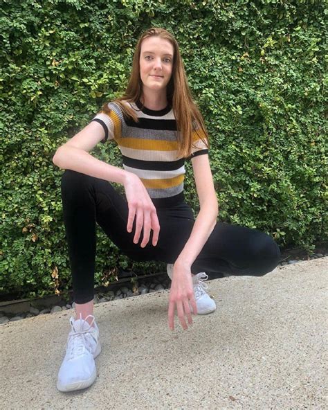 Как живет и выглядит летняя девушка с самыми длинными ногами в мире Рамблер женский