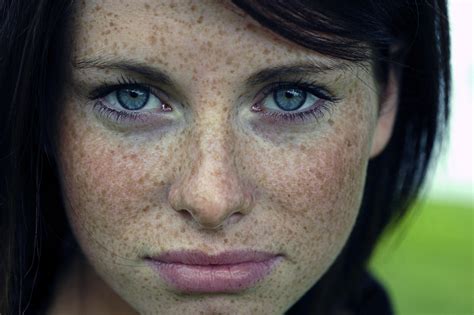 579016 Women Brunette Short Hair Blue Eyes Freckles Face Closeup