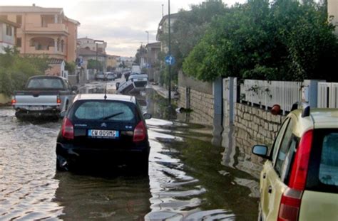 Wir zeigen die ersten ausmaße in … Das Unwetter hat auf der italienischen Mittelmeerinsel Sardinien einige Menschen in den Tod ...