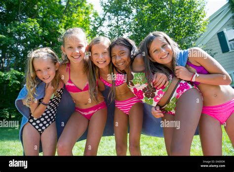 9 10 Jahre Mädchen Bikini Fotos Und Bildmaterial In Hoher Auflösung