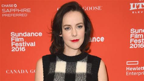 Jena Malone Hints At Engagement With Photo Of Son Ode Mountain I Said
