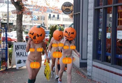 Naked Pumpkin Run Photo Pictures Cbs News