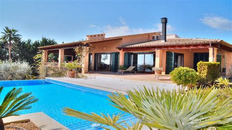 Plantas de casas com três quartos são perfeitas para famílias maiores. Moderne Meerblick Finca bei Porto Colom - Mallorca ...