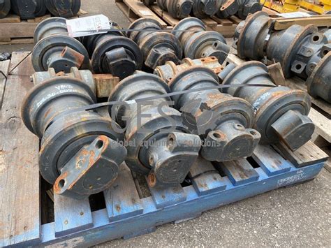 Ges Online Auctions Komatsu Track Rollers X 8 To Suit Pc400 5 Part