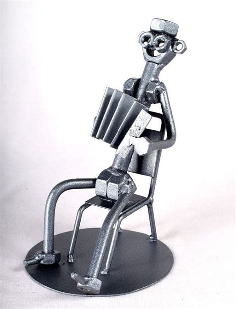 acordeonista metaldiorama metal arte escultura escultura de arte metálico tuercas y tornillos