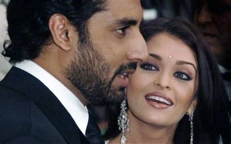 This Photo Of Abhishek Bachchan Kissing Aishwarya Rai Is BEYOND Romantic