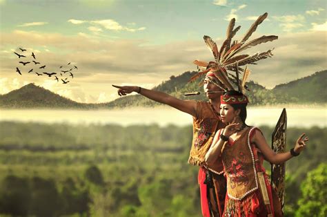 Tradisi Suku Dayak Sebelum Berperang Foto Okezone Infografis The Best