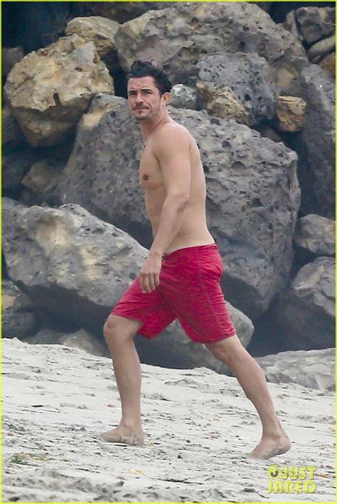 Photo Orlando Bloom Goes Shirtless In Malibu For Labor Day Weekend