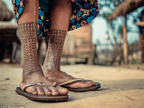 Tharu Women Tattooed Themselves To Avoid Sex Slave Life Daily Mail Online