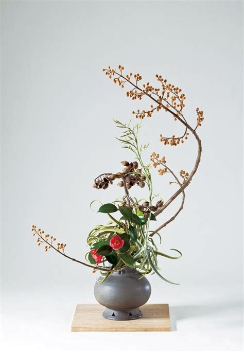 Japanese Ikebana Zen And The Art Of Flower Arranging Zayah World Ikebana Flower Arrangements