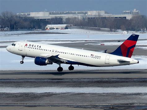 Delta A320 At Salt Lake City On Dec 4th 2019 Cracked Windshield