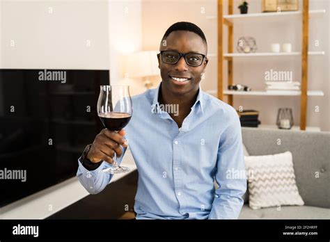 Black Man Drinking Hi Res Stock Photography And Images Alamy