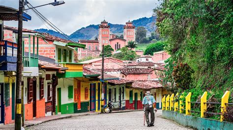 Things Tourists Should Never Do In Colombia Ever