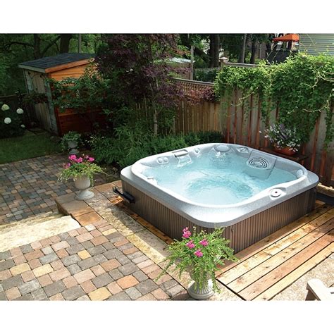 The hot and wet spa essential for the swinging set. Jacuzzi UK outdoor garden hot tub | Fresh Design Blog