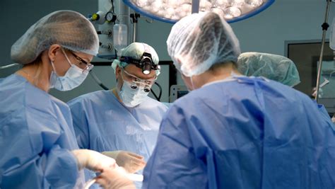 Intervenții chirurgicale minim invazive pentru afecțiunile